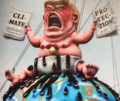 Großplastik zum Düsseldorfer Karneval von Jacques Tilly. Darauf zu sehen ist Trump, der den Vertrag zum Klimaschutz zerreißt. 